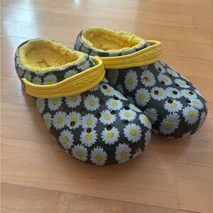 CROCS Daisy Pattern Clogs with Yellow Strap and fleece lined